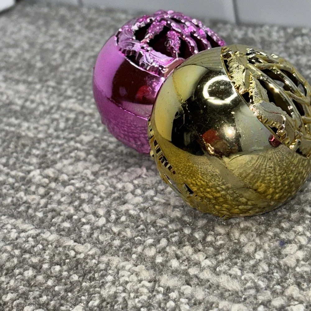 Bradford Christmas Ornaments Vintage Plastic 4 Balls Filagree Deer‎ Merry